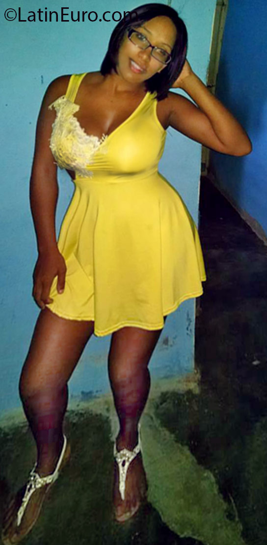 Date this attractive Dominican Republic girl Yanely from Santiago DO25189