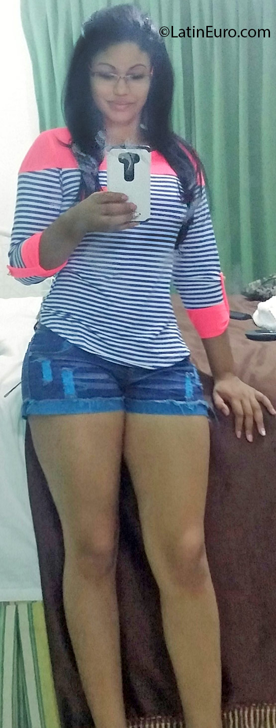 Date this delightful Dominican Republic girl Leidy from La Romana DO25225