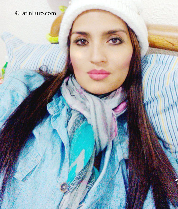 Date this cute Colombia girl Yurany from Bogota CO18775