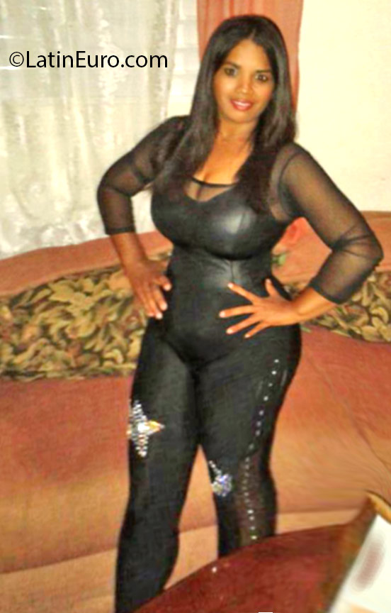 Date this georgeous Dominican Republic girl Andrais from Santo Domingo DO25268