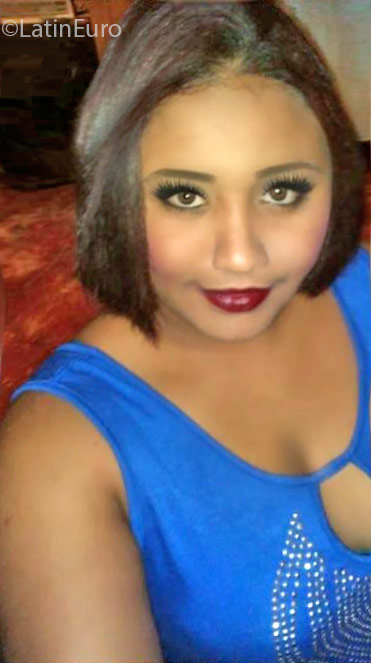 Date this foxy Dominican Republic girl Darie from Azua DO25279
