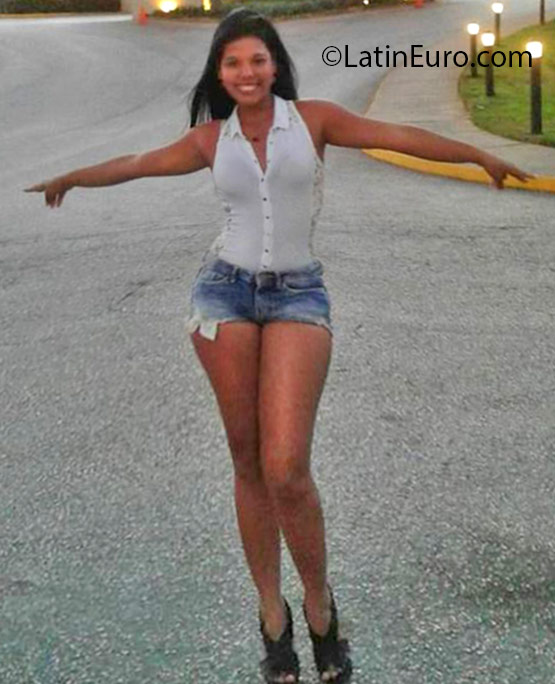 Date this fun Colombia girl Marcella from Bogota CO20715
