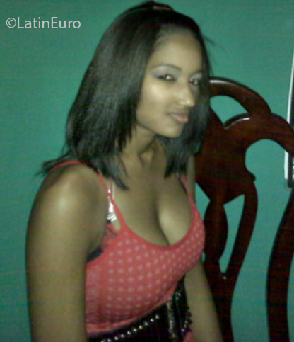 Date this stunning Dominican Republic girl Yenibelkis from Santiago DO25310