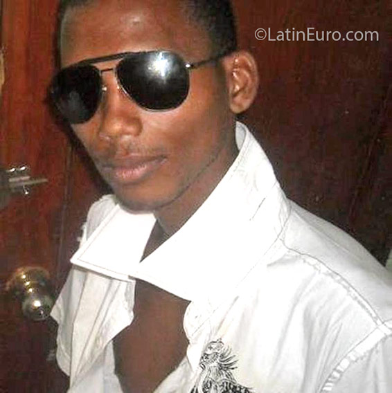 Date this good-looking Dominican Republic man Edison from Santo Domingo DO25312