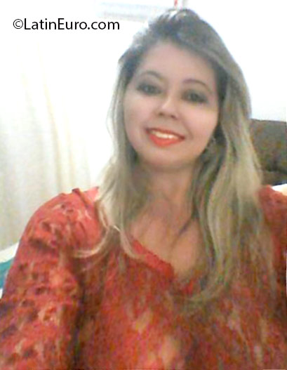 Date this happy Brazil girl Shirlei from Sinop BR9627