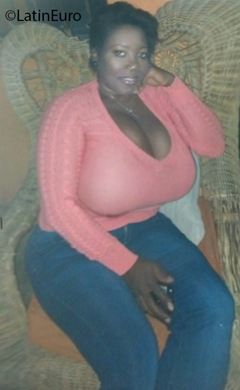 Date this lovely Dominican Republic girl Mireya from Santo Domingo DO25342