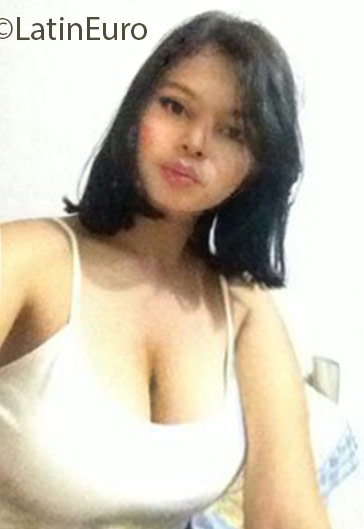 Date this sultry Colombia girl Mercedes from Cartagena CO18811