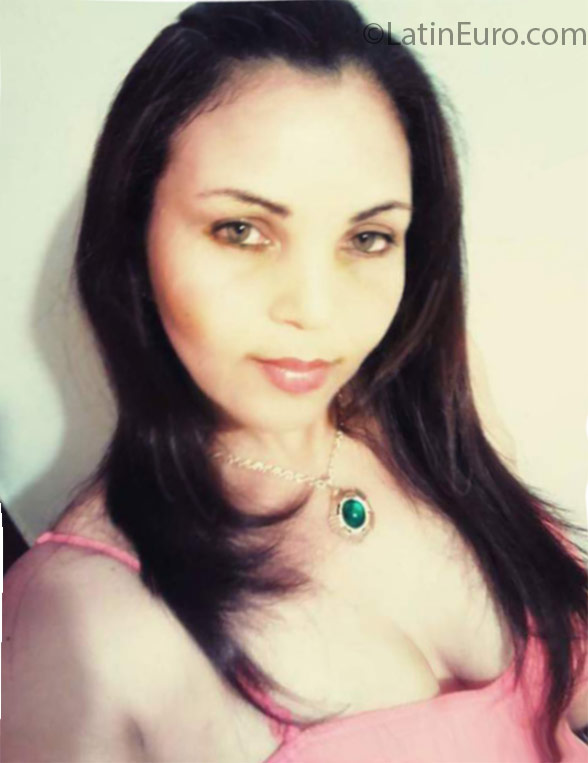 Date this athletic Dominican Republic girl Alba from Santiago DO25364