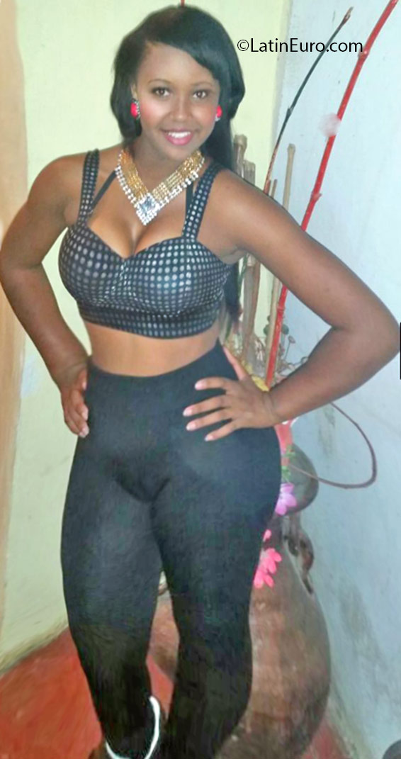 Date this gorgeous Dominican Republic girl Marleny from Santo Domingo DO25385