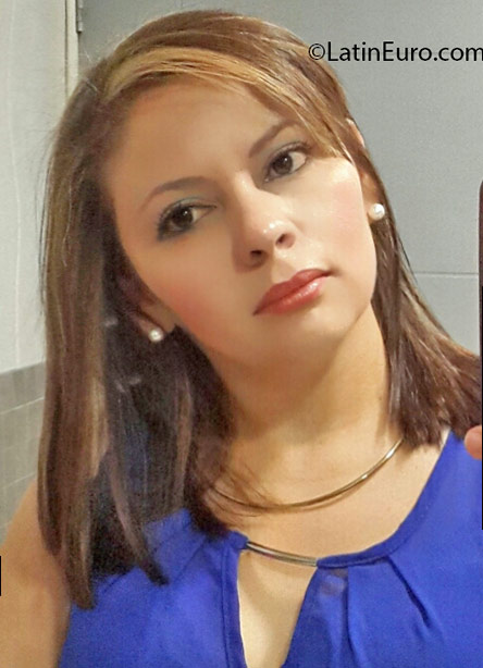 Date this hot Honduras girl Xiomi from San Pedro Sula HN2113