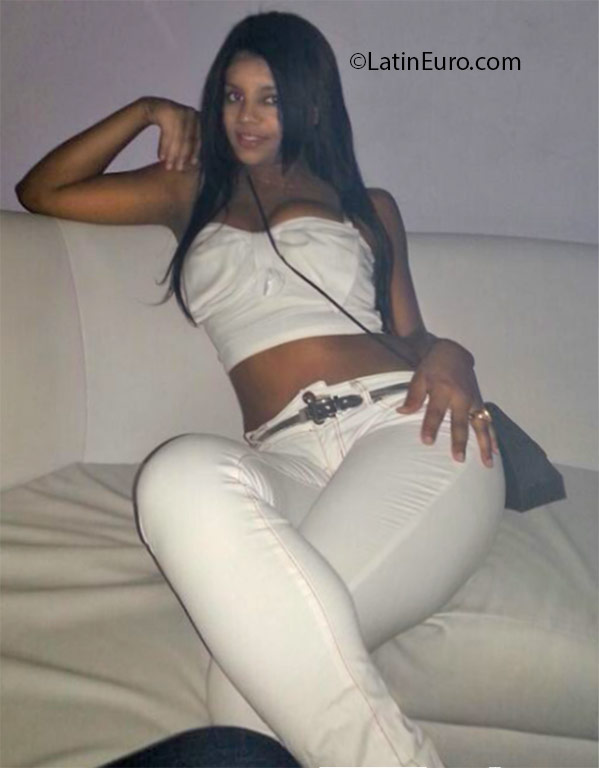 Date this good-looking Dominican Republic girl Anyelinia from Santiago DO25445