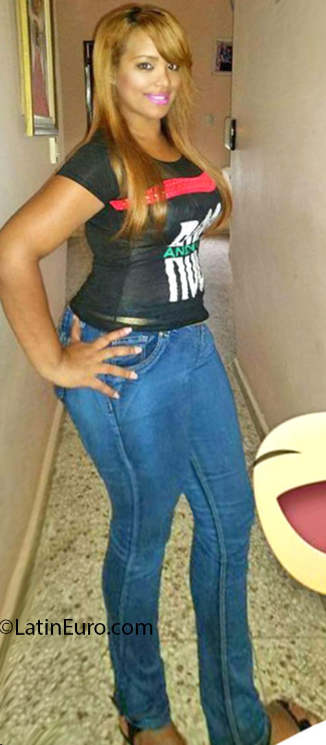Date this hard body Dominican Republic girl Yacerys from Santo Domingo DO25470