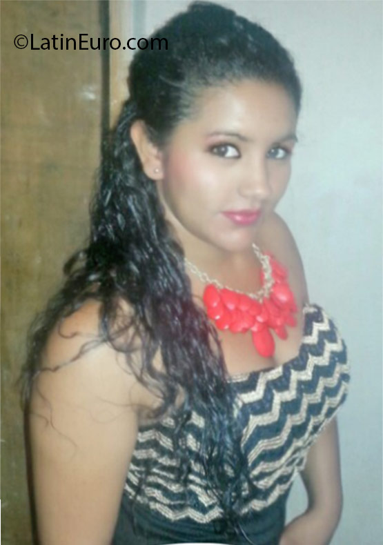Date this nice looking Honduras girl Lilian from Tegucigalpa HN2123
