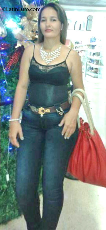 Date this beautiful Colombia girl Ganeth from Valledupar CO18848