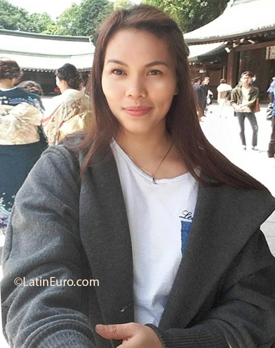 Date this georgeous Philippines girl Nachiel from Manila PH891