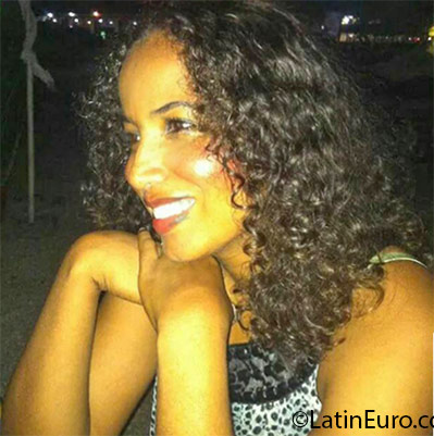 Date this stunning Dominican Republic girl Flor from El seybo DO25677