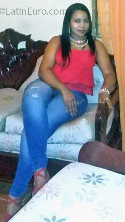 Date this gorgeous Dominican Republic girl Mariela from Santo Domingo DO25689