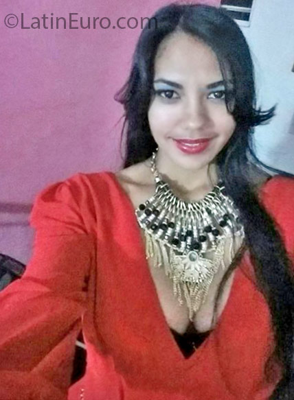 Date this stunning Dominican Republic girl Eleidie from La Vega DO25692