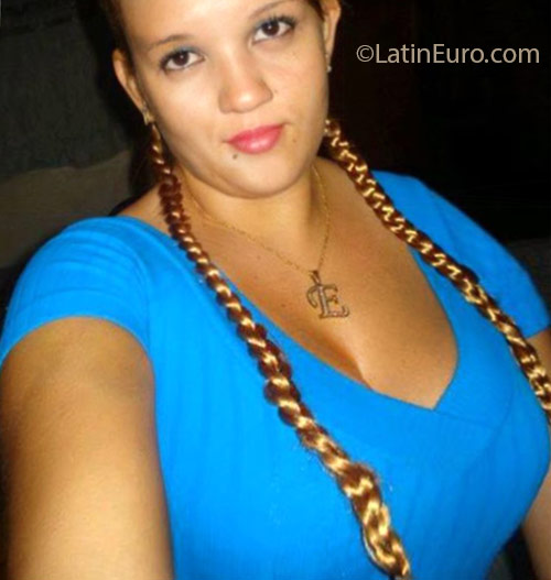 Date this nice looking Dominican Republic girl Esthefany from Santiago DO25704