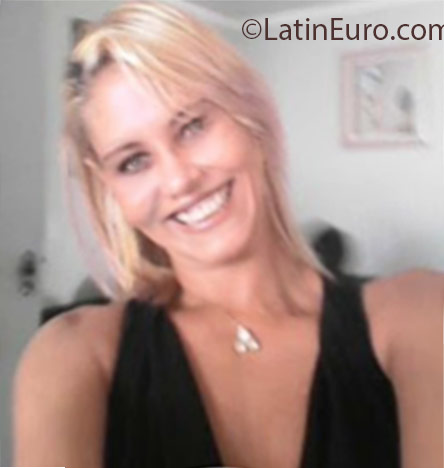 Date this charming Brazil girl Patricia from Salvador BR9657