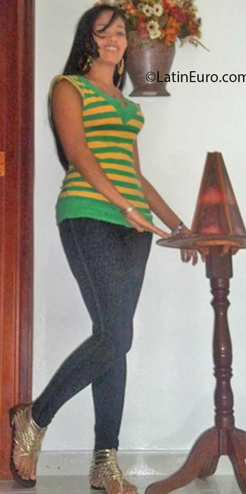Date this cute Dominican Republic girl Yavely from Santo Domingo DO25788