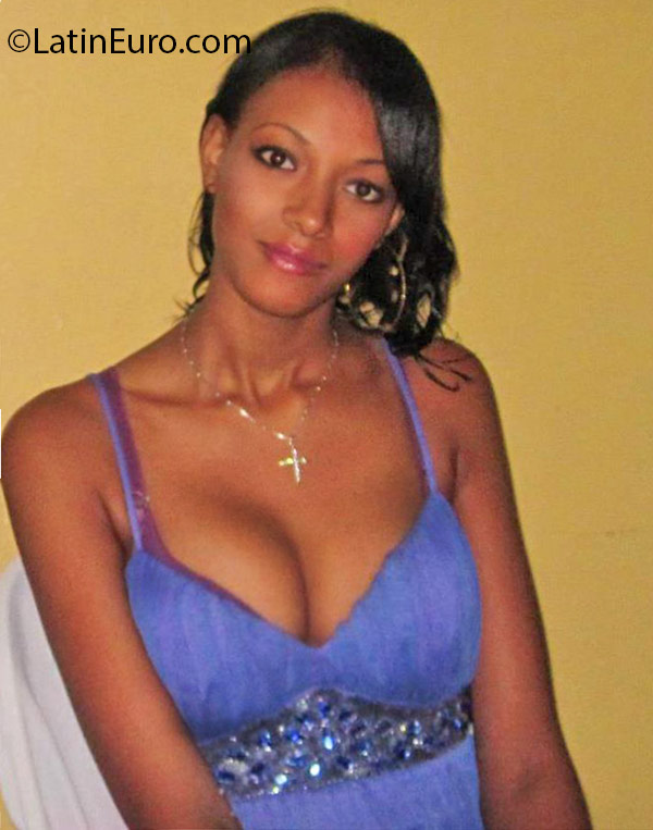 Date this voluptuous Dominican Republic girl Hermilan from Santo Domingo DO25805