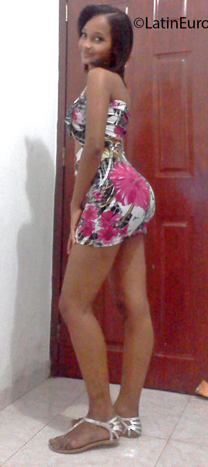 Date this sensual Dominican Republic girl Madelin from San Cristobal DO25831