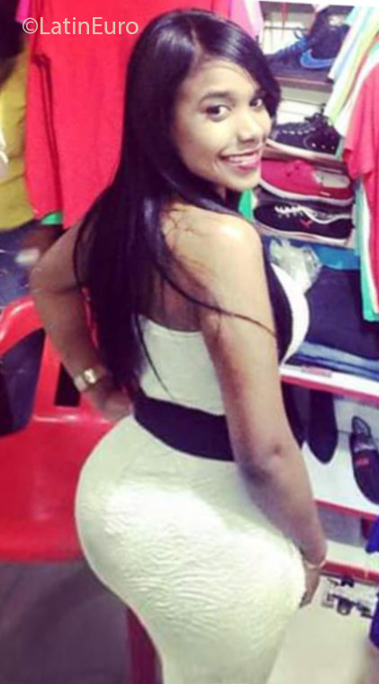 Date this pretty Dominican Republic girl Yoselin from Santiago DO25854