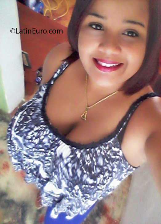 Date this charming Dominican Republic girl Ricaurie from La Romana DO25856
