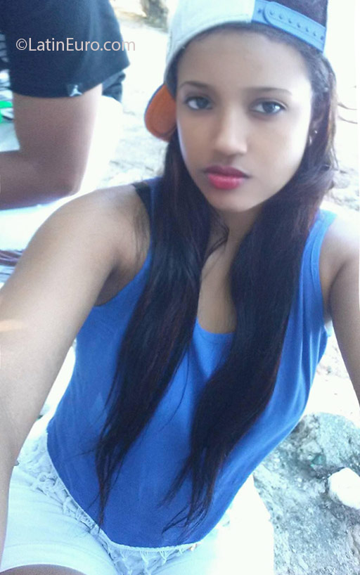 Date this beautiful Dominican Republic girl Gabriela from Santiago DO25863