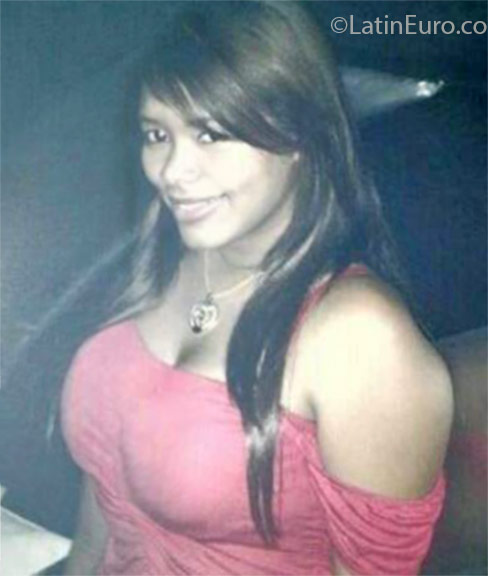 Date this stunning Dominican Republic girl Wally from Santo Domingo DO25878