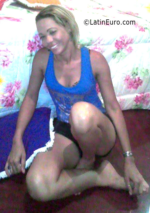 Date this funny Brazil girl Valquiria from Salvador BR9673
