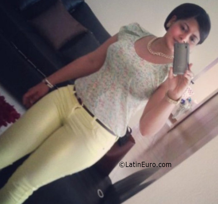 Date this stunning Dominican Republic girl Elma from Santo Domingo DO25891