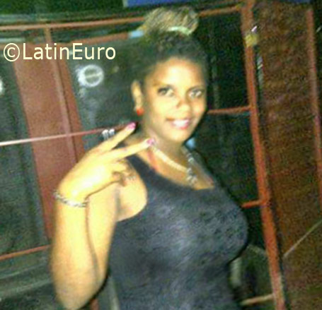 Date this nice looking Dominican Republic girl Diana from Santo Domingo DO25916
