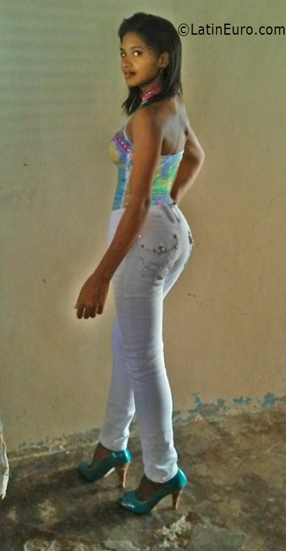 Date this hot Dominican Republic girl Mariela from Santo Domingo DO25920