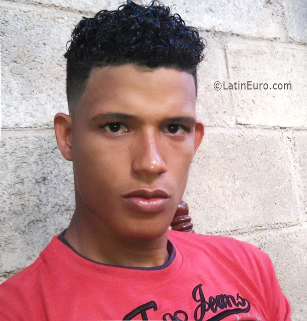 Date this exotic Dominican Republic man Alfonso from mao DO25925
