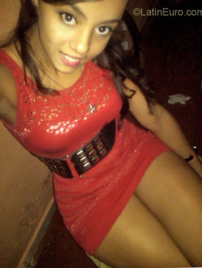Date this nice looking Dominican Republic girl Noemi from Santiago DO25972