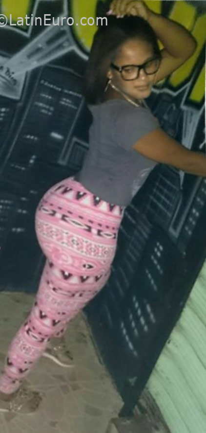Date this gorgeous Dominican Republic girl Winiffer from Santo Domingo DO25989