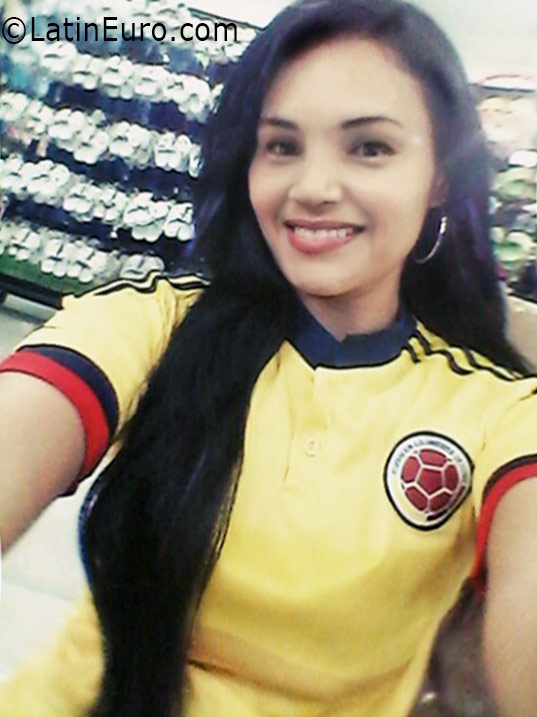 Date this delightful Colombia girl Leydis from Barranquilla CO19087
