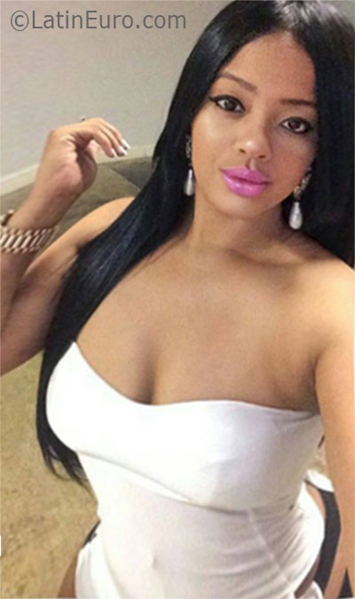 Date this nice looking Dominican Republic girl Mariposa from Santo Domingo DO26109