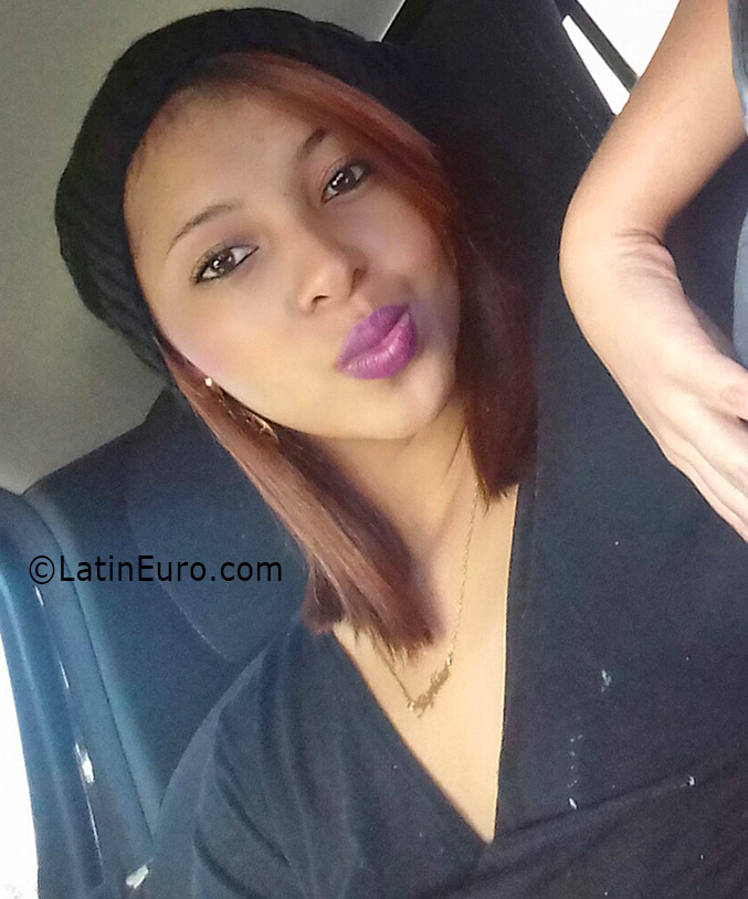 Date this young Brazil girl Marcelle from Rio De Janeiro BR9714