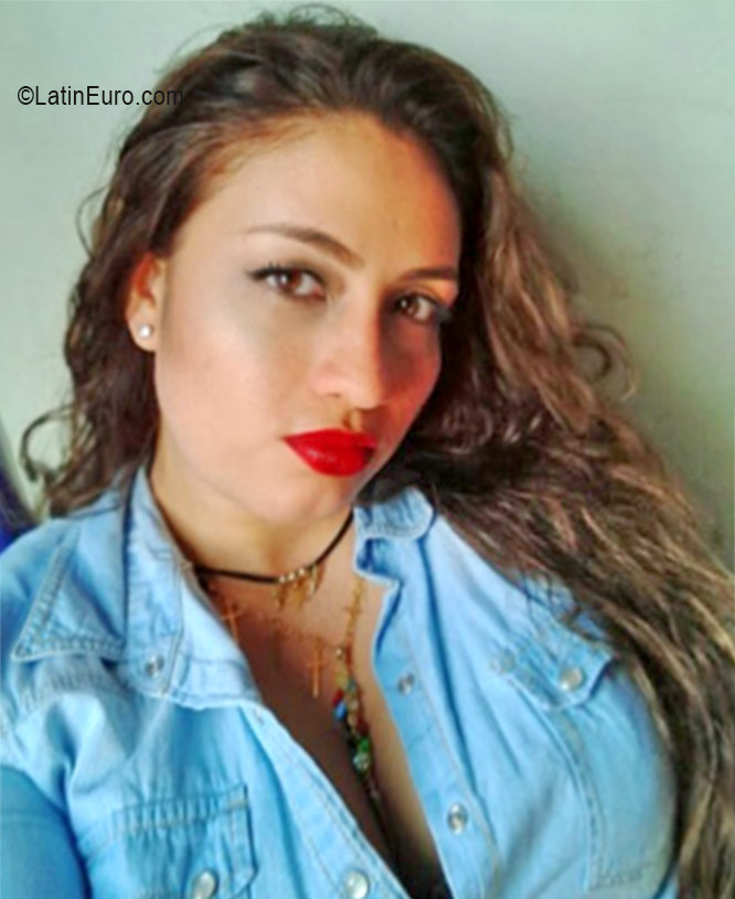 Date this lovely Colombia girl Viviana from Palmira CO19108