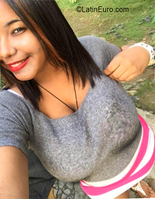 Date this voluptuous Dominican Republic girl Ariedny from Santo Domingo DO26445