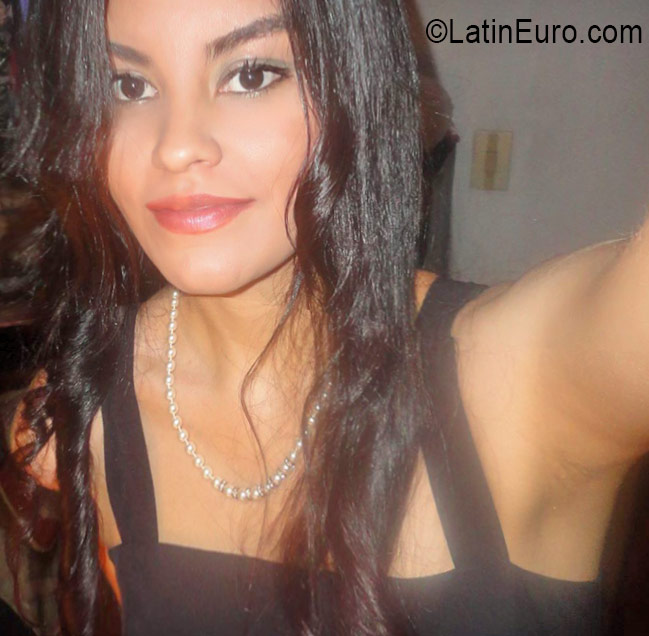 Date this good-looking Colombia girl Katherine from Bogota CO19492