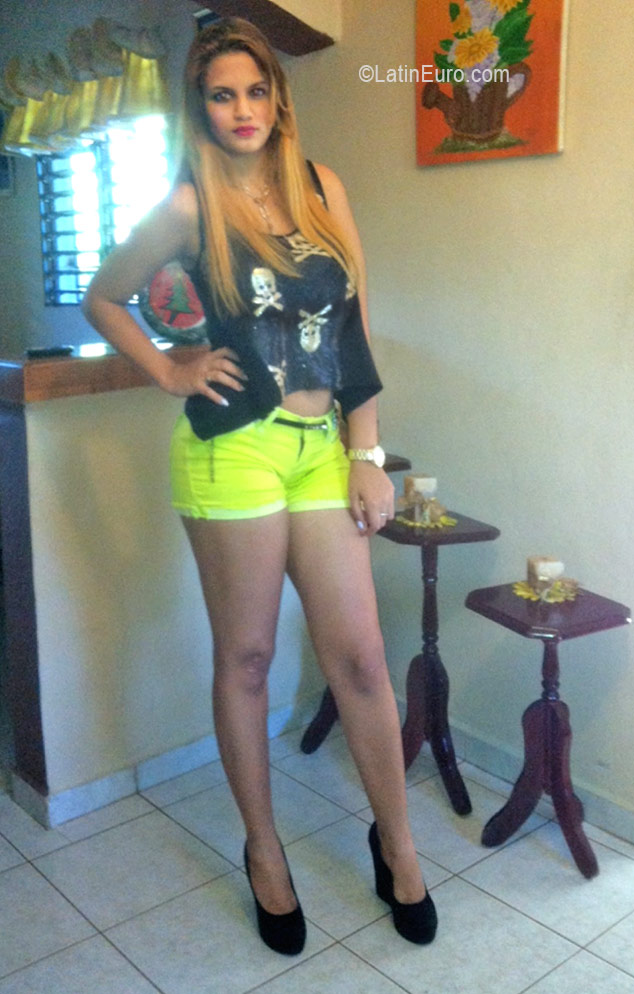 Date this stunning Dominican Republic girl Sandra from Santiago DO26530