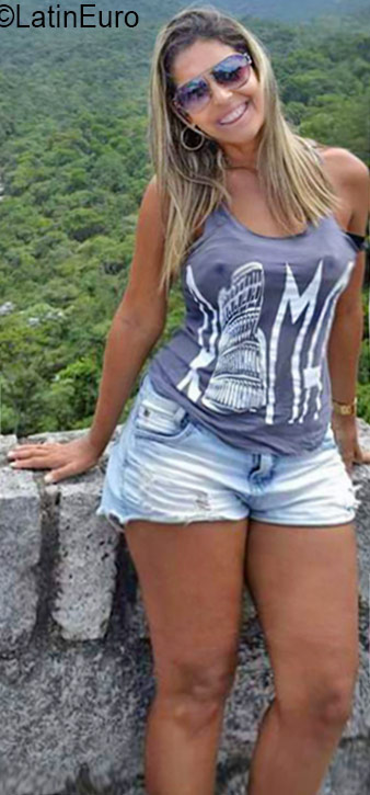 Date this delightful Brazil girl Adriana from Rio De Janeiro BR9775
