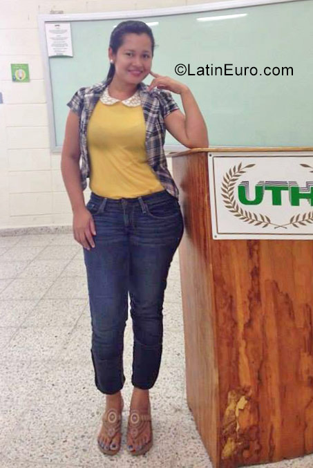 Date this good-looking Honduras girl Julieta from Tegucigalpa HN2272