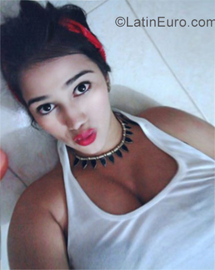 Date this young Colombia girl Maria from Medellin CO19571