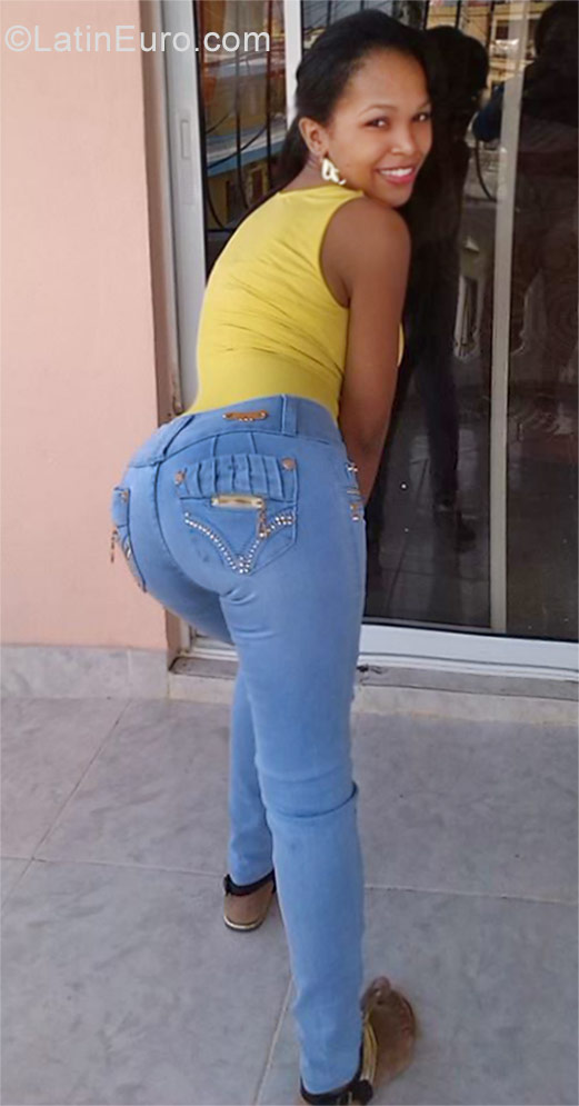 Date this charming Dominican Republic girl Rosa from Santo Domingo DO26674