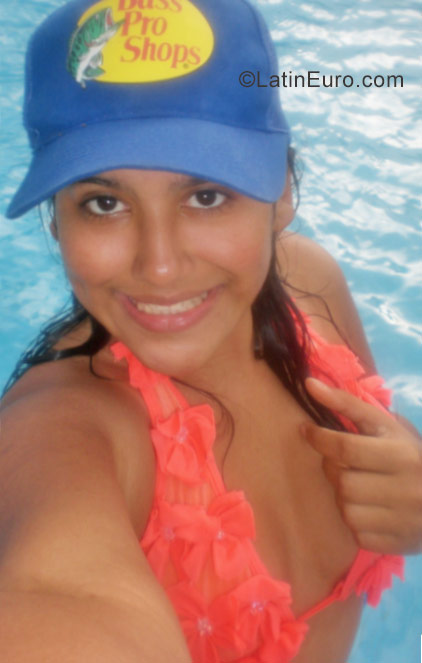 Date this happy Venezuela girl Nagibechereno from Caracas VE784